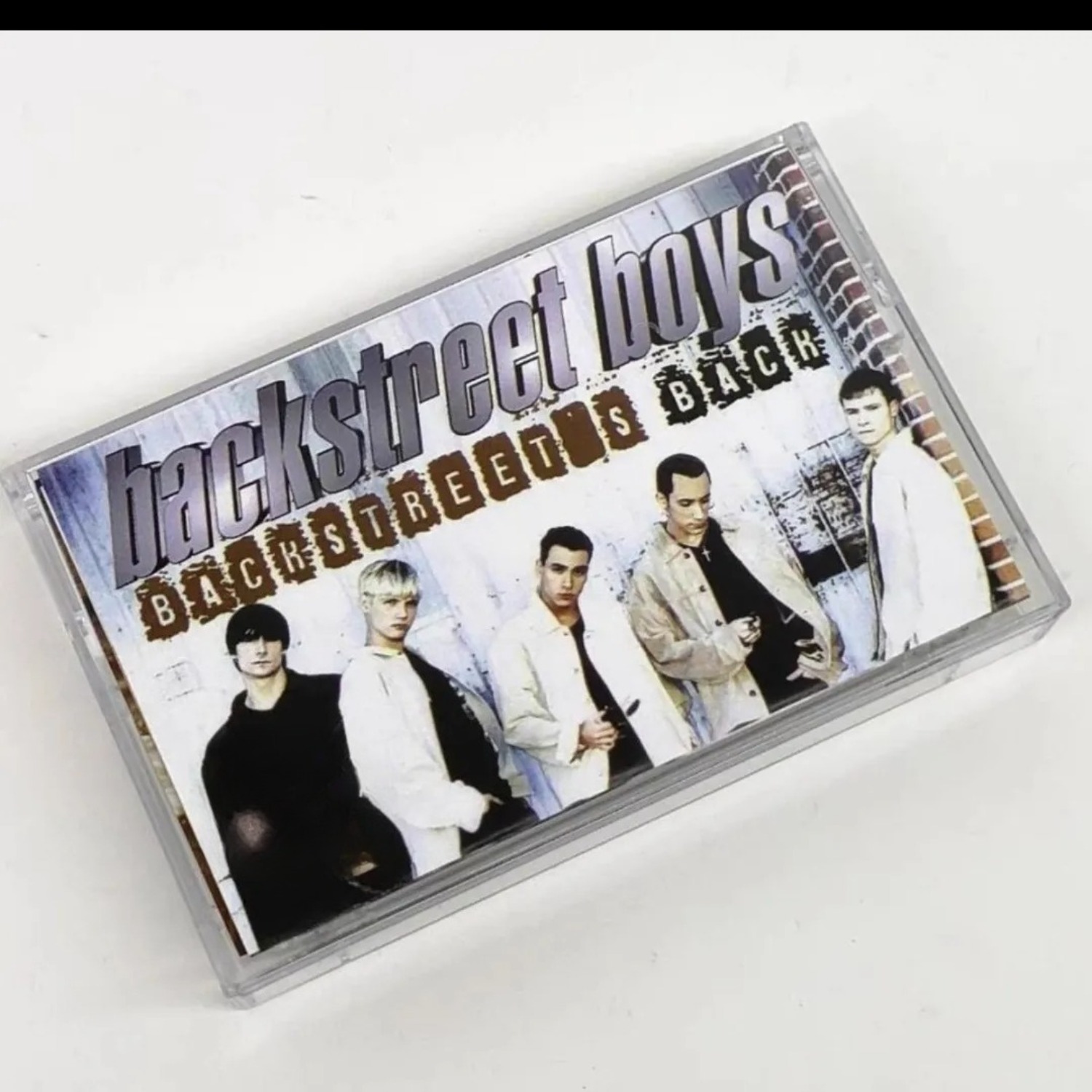 Audio Music Free - Vintage Analog Pop Gesangsaudio-Kassette Boygroup-Harmonie-Tracks Retro-Ziegelwand-Porträt-Cover
